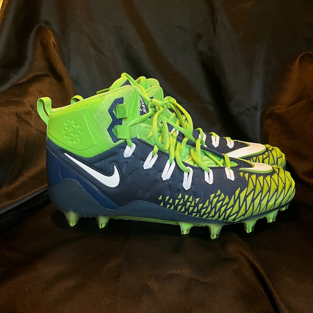 NIKE~ FORCE SAVAGE~ PRO FOOTBALL CLEATS~SEAHAWK COLORS~15